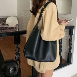 image-Versatile ins large capacity bag female 2024 new lazy style bucket bag retro shoulder messenger bag tote bag