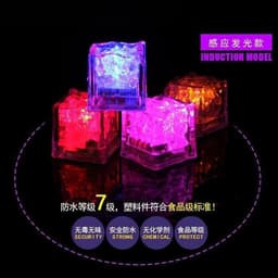 image-Glowing Water Toys for Kids, Lan Jiaochen Bath Lamps, Multicolor, 1 Pack