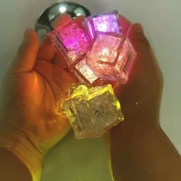 image-Glowing Water Toys for Kids, Lan Jiaochen Bath Lamps, Multicolor, 1 Pack