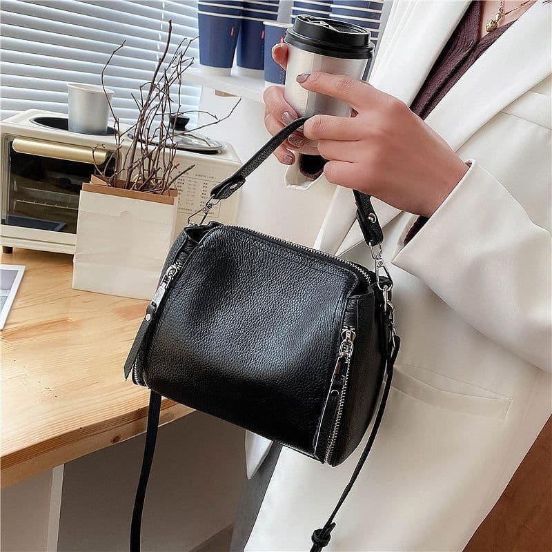 image-Genuine Leather Bucket Bag - Black Large Capacity