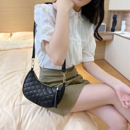 image-Women's Rhombus Embroidered Shoulder Bag