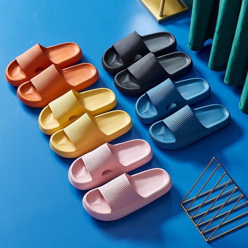 image-Wholesale summer home bathroom thick bottom hotel non-slip couple stepping on shit slippers female soft home bath sandals male