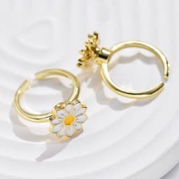 image-Adjustable Rotatable Five-Petal Flower Butterfly Ring - European Style