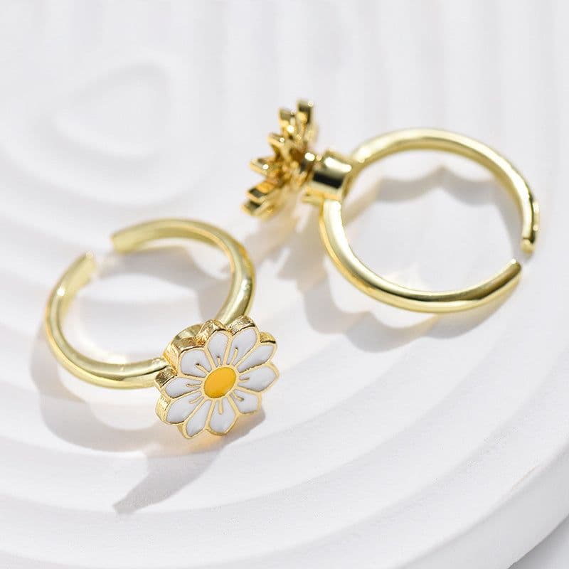 image-Adjustable Rotatable Five-Petal Flower Butterfly Ring - European Style