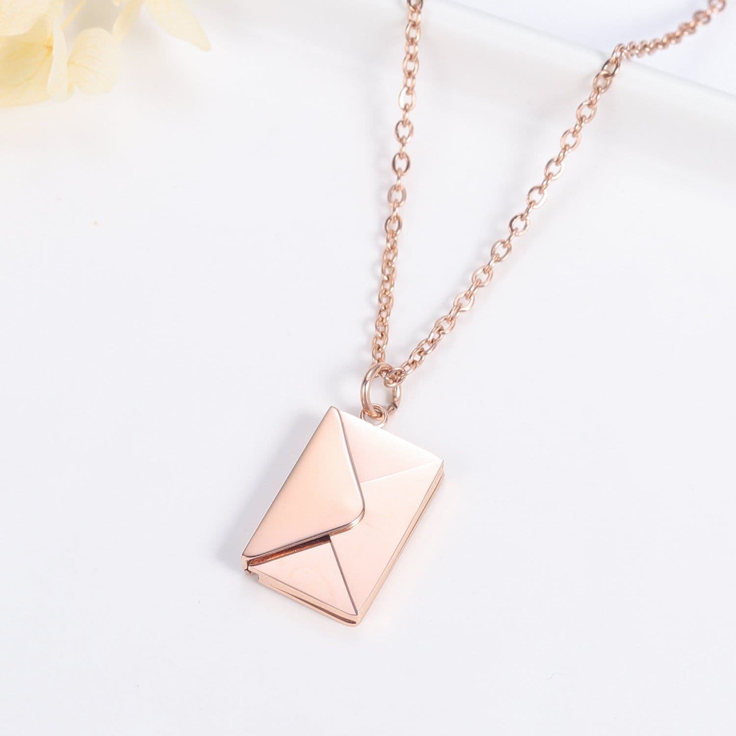 image-Yunxin Titanium Steel Clavicle Necklace - Rose Gold Love Lettering, 41-50cm