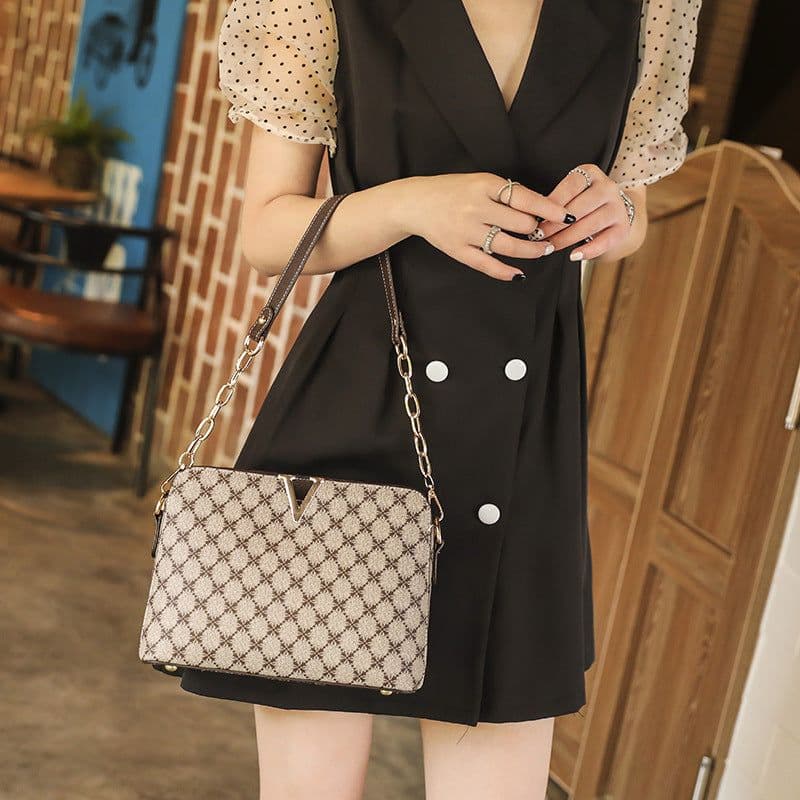 image-MRYV Letters Shell Bag - PU Shoulder Bag Retro Print