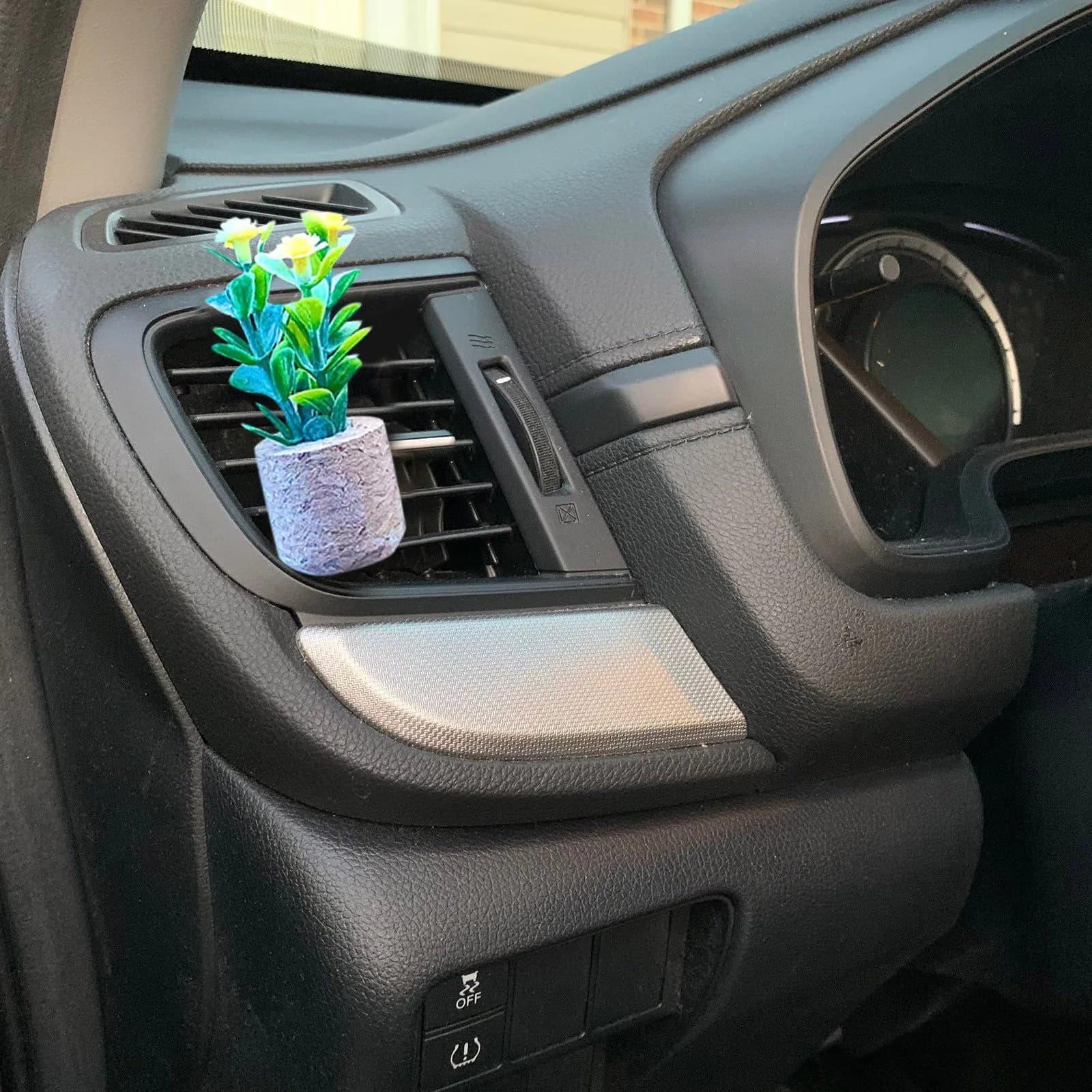 image-Creative succulent cactus potted car air-conditioning outlet aromatherapy clip car aromatherapy cotton car interior decoration