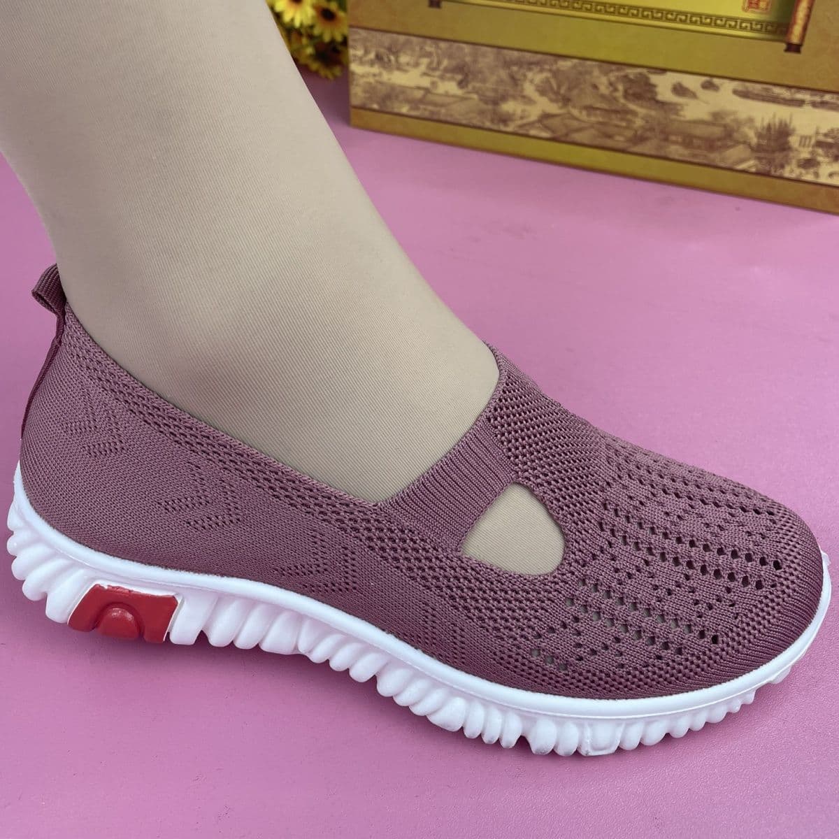 image-Old Beijing cloth shoes women's summer casual shoes breathable elderly soft bottom non-slip mesh shoes round toe mother's outerwear for walking