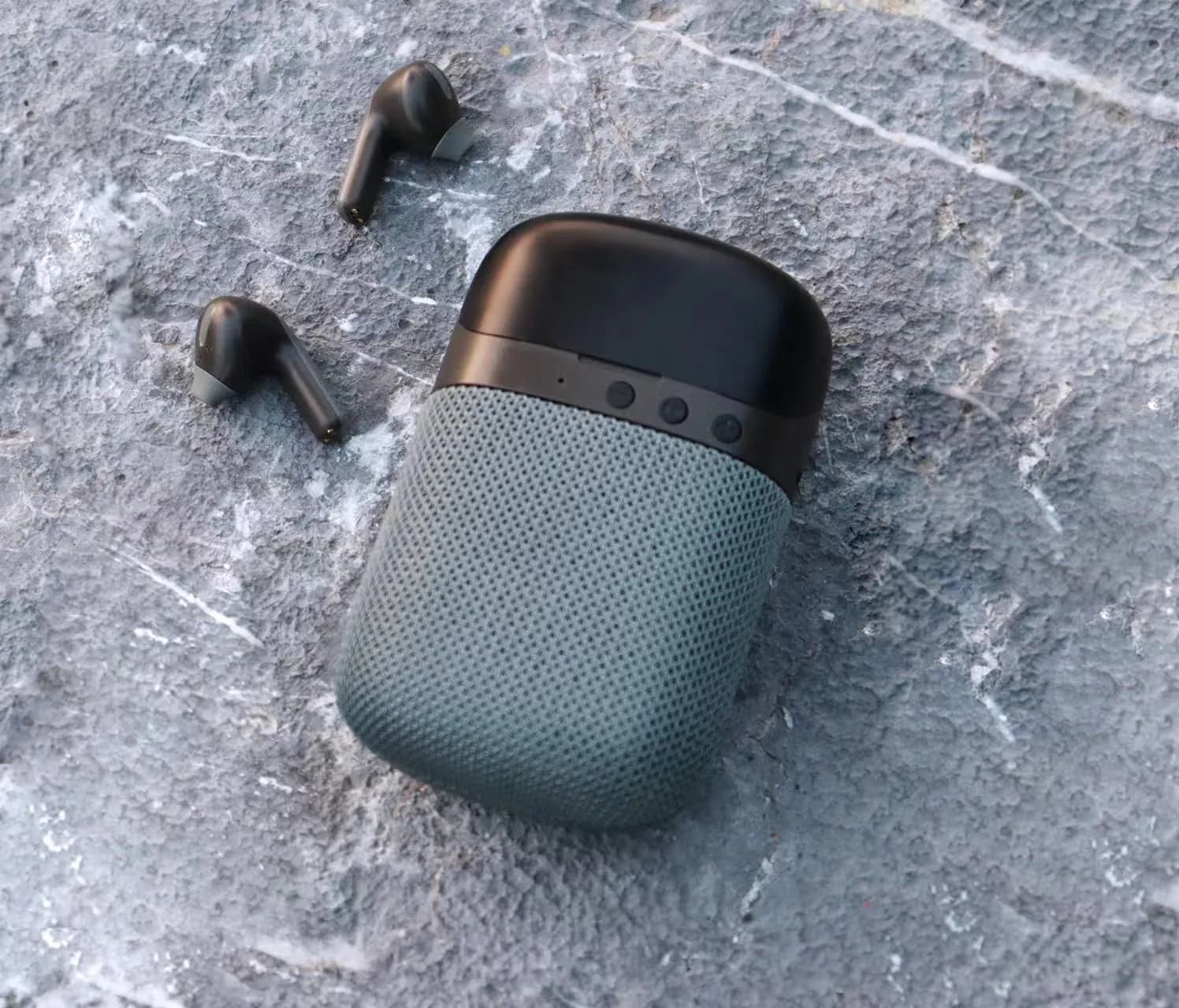 image-Harvard Bluetooth Earbuds - Black Noise Cancelling
