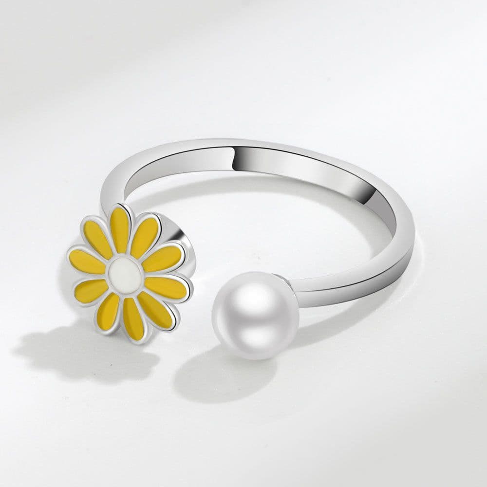 image-Golden Daisy Rotating Ring - Fashion Zircon Copper Jewelry