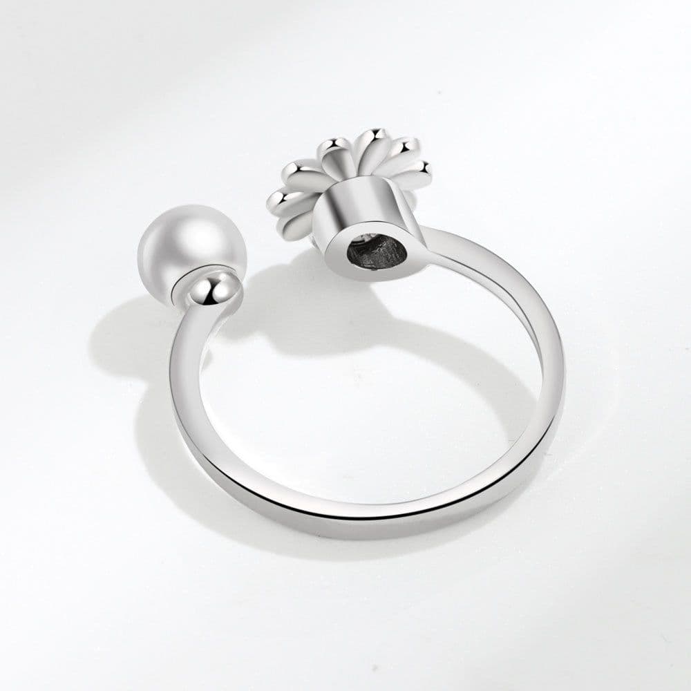 image-Golden Daisy Rotating Ring - Fashion Zircon Copper Jewelry