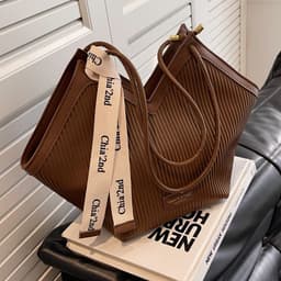 image-This year's popular niche design bags 2022 autumn and winter new women's bags fashion commuting shoulder bag portable tote bag