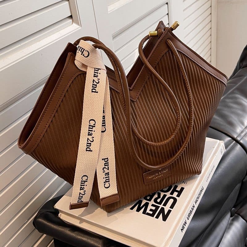 image-This year's popular niche design bags 2022 autumn and winter new women's bags fashion commuting shoulder bag portable tote bag