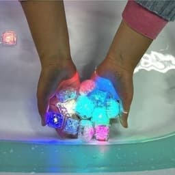 image-Glowing Water Toys for Kids, Lan Jiaochen Bath Lamps, Multicolor, 1 Pack