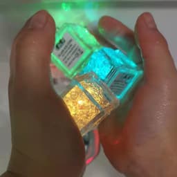 image-Glowing Water Toys for Kids, Lan Jiaochen Bath Lamps, Multicolor, 1 Pack