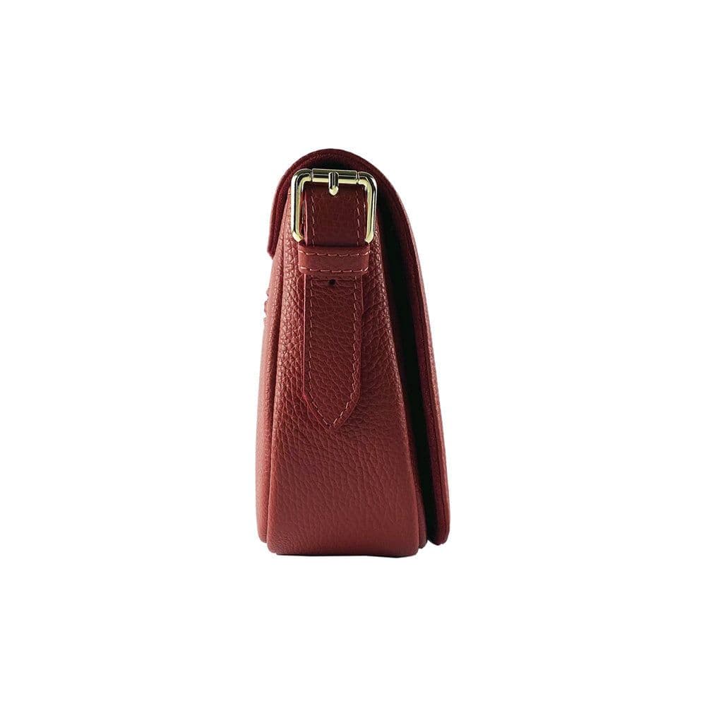 image-RB1002V | Borsa a Tracolla in Vera Pelle Made in Italy con Tracolla removibile in pelle e attacchi con fibbie in metallo Oro Lucido - Colore Rosso - Dimensioni: cm 26 x 20 x 10