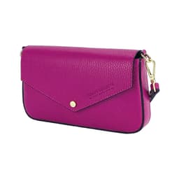 image-RB1023BE | Borsa piccola a Spalla con Tracolla a catena removibile in Vera Pelle Made in Italy. Pattina di Chiusura. Accessori in metallo Oro Lucido - Colore Fuxia - Dimensioni: cm 22 x 12 x 3