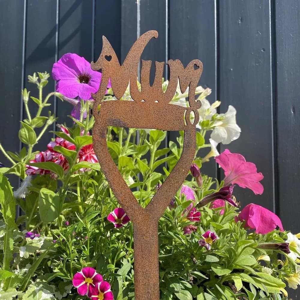 image-Mum on a Spade Garden Sign Decoration