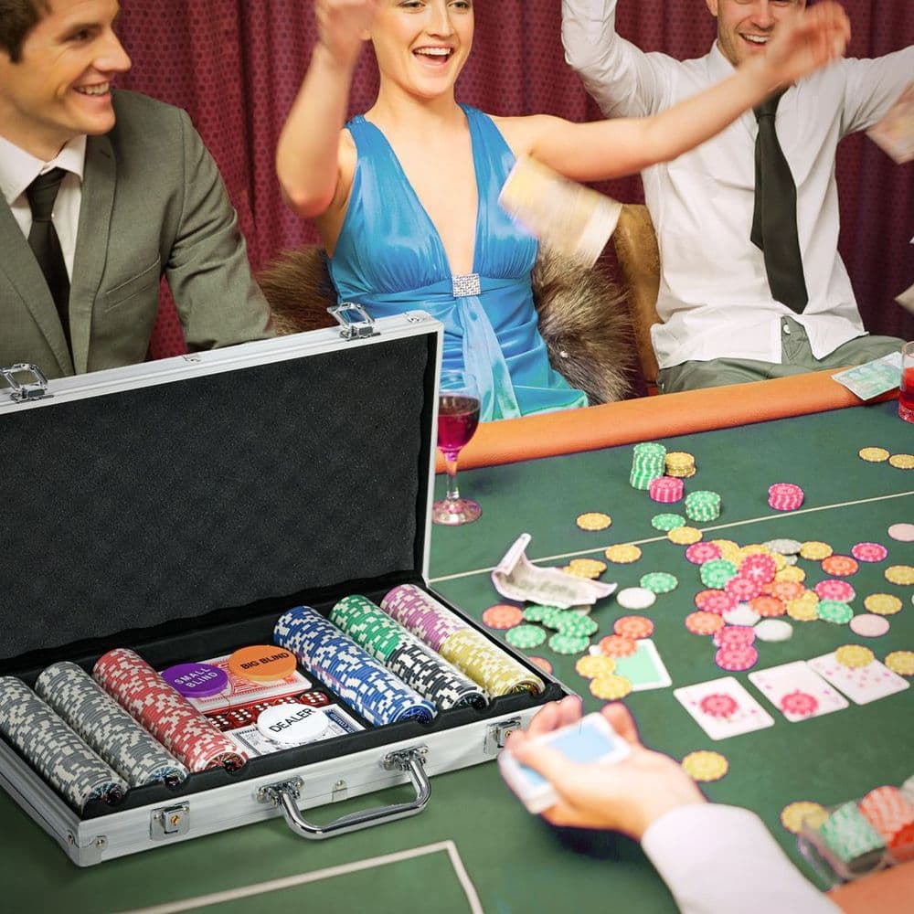 image-SPORTNOW 500-Piece Poker Chips Set w/ Mat, Aluminium Case, Two Decks of Cards