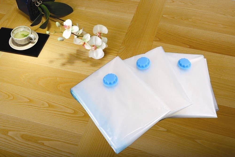 image-4pc Medium Travel Reusable Vacuum Storage Bags 50 x 70cm