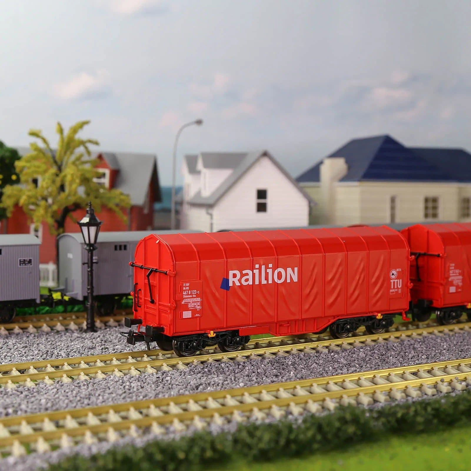 image-Evemodel Customisable Boxcar - 1:87 Scale HO Model for Rail Transport