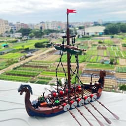 image-Medieval Military Viking Ship Building Block Set - Creative Toy for Kids
