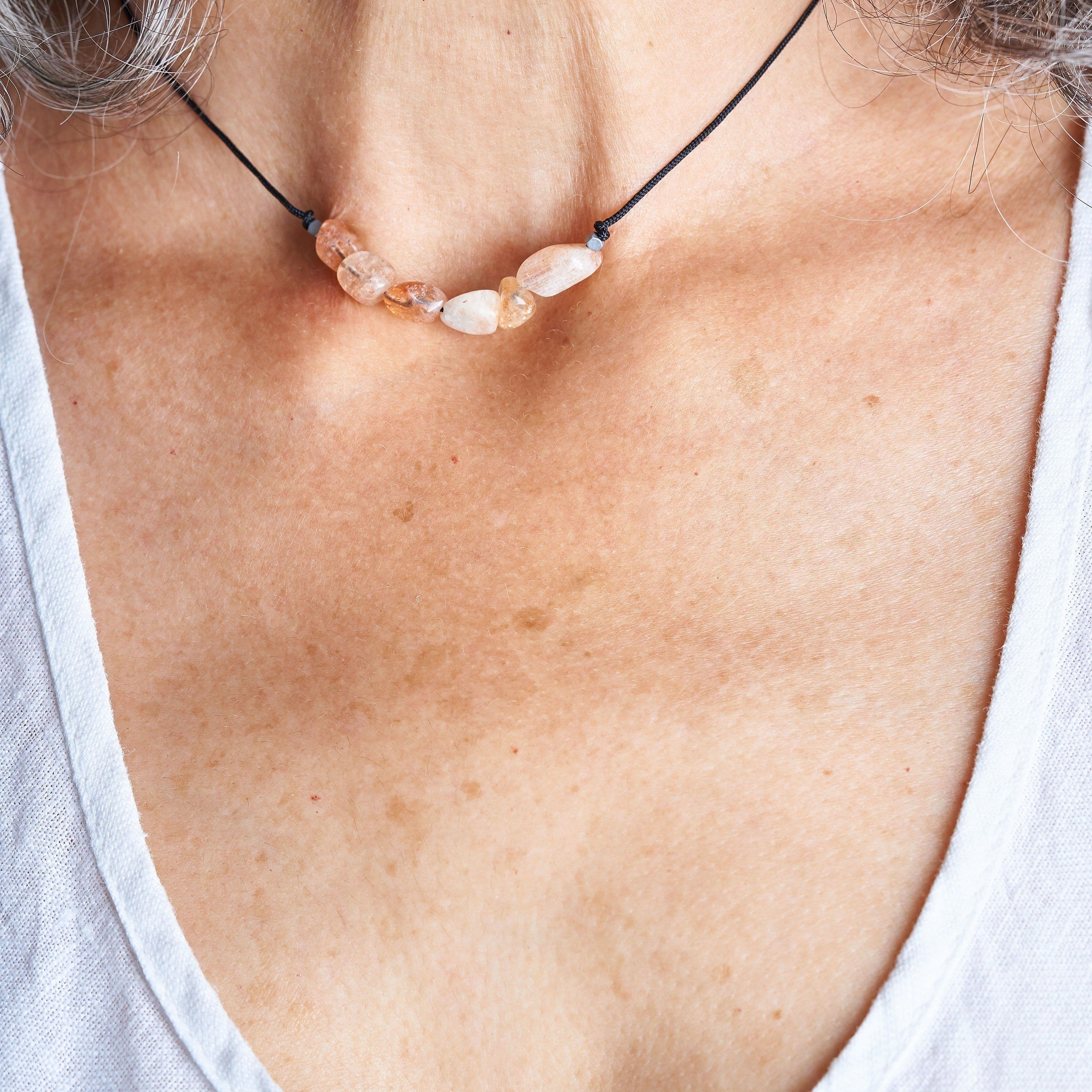 image-Collar con piedra del sol, Piedra natural