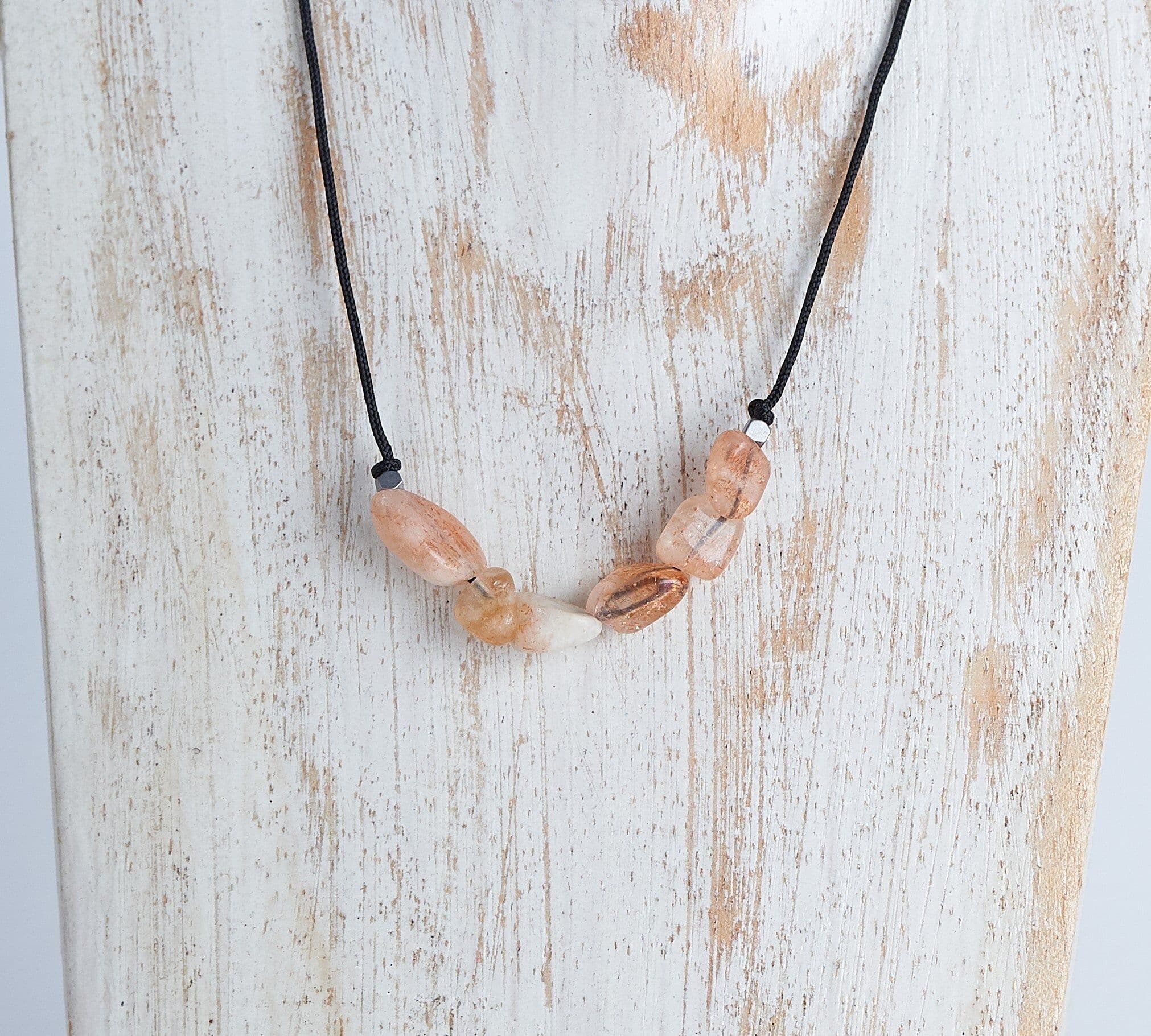 image-Collar con piedra del sol, Piedra natural