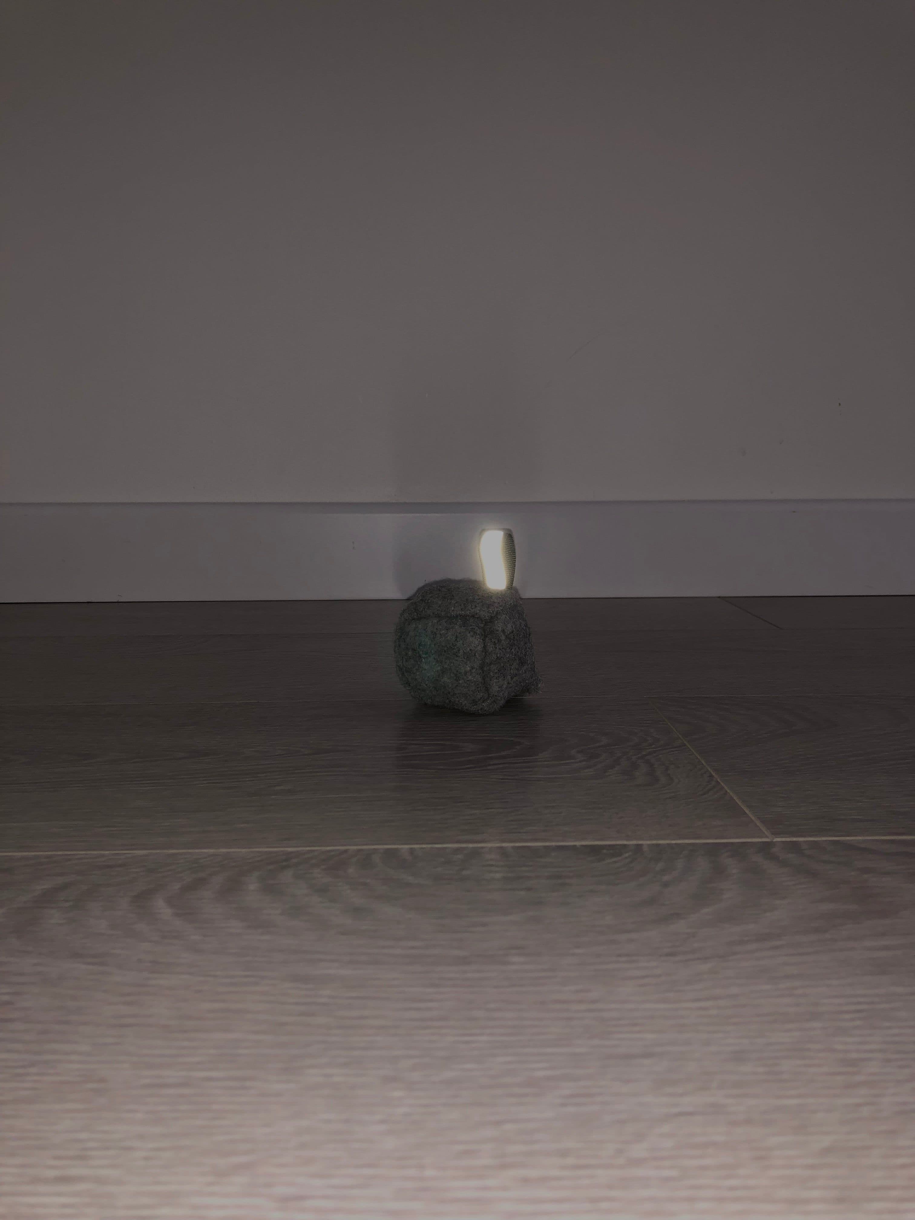 image-GLOWING CUBE Saveplace® Felty Cat Toy