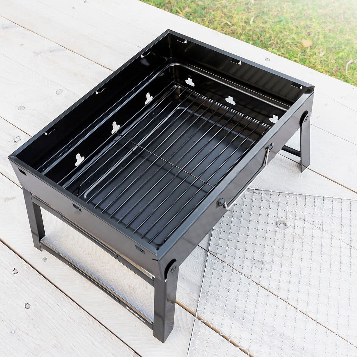 image-Folding Portable Barbecue for use with Charcoal BearBQ InnovaGoods