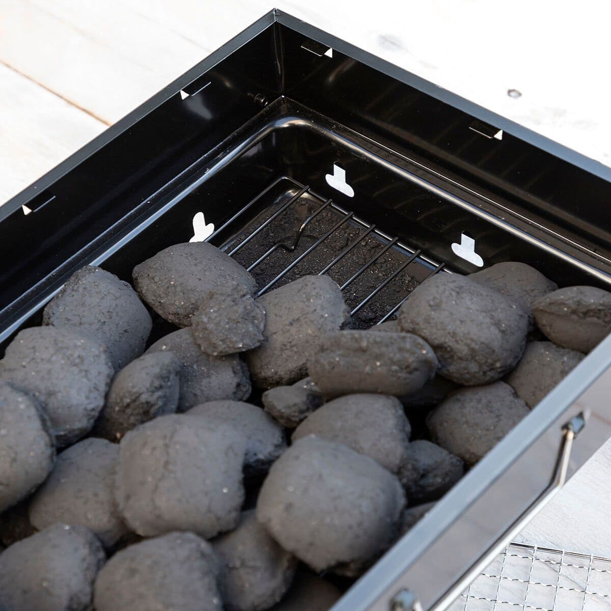 image-Folding Portable Barbecue for use with Charcoal BearBQ InnovaGoods