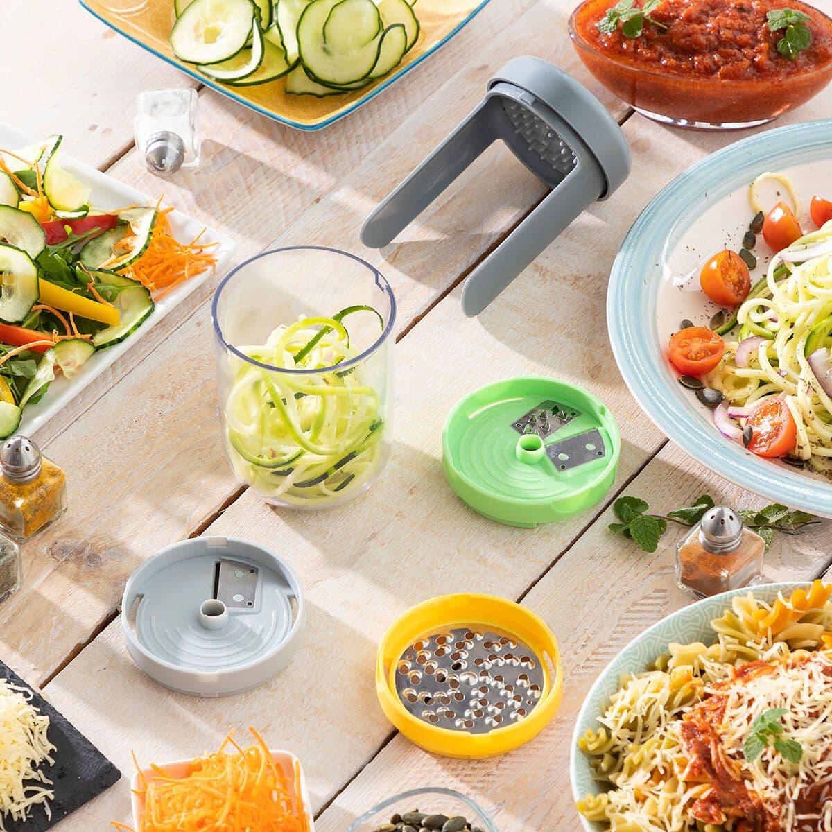 image-Vegetable Spiral Cutter and Grater with Recipes Vigizer InnovaGoods