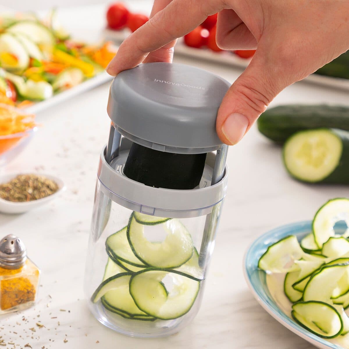 image-Vegetable Spiral Cutter and Grater with Recipes Vigizer InnovaGoods