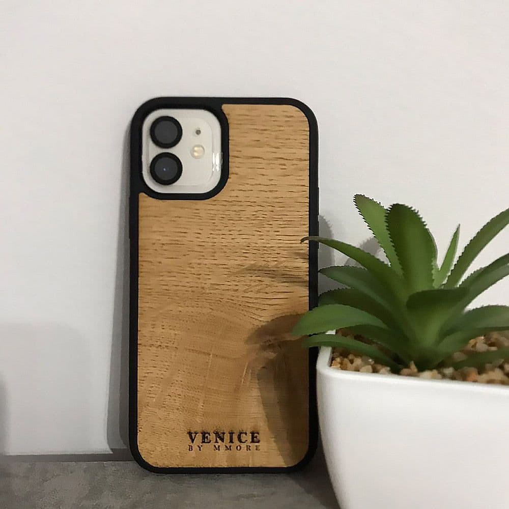 image-The Venice case - Minimalist lettering